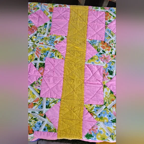 VINTAGE HAND STITCHED STAR QUILT - Picture 6 of 8